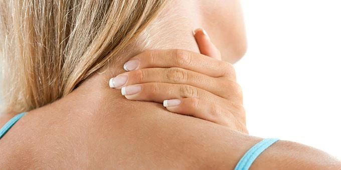 Αυχενικό σύνδρομο; Οι απλές, καθημερινές ασκήσεις που θα σας βοηθήσουν!-Βίντεο